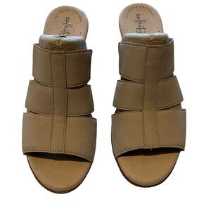 NWT -  Clark’s Ultimate Comfort Collection Beige Size 10W very comfortable